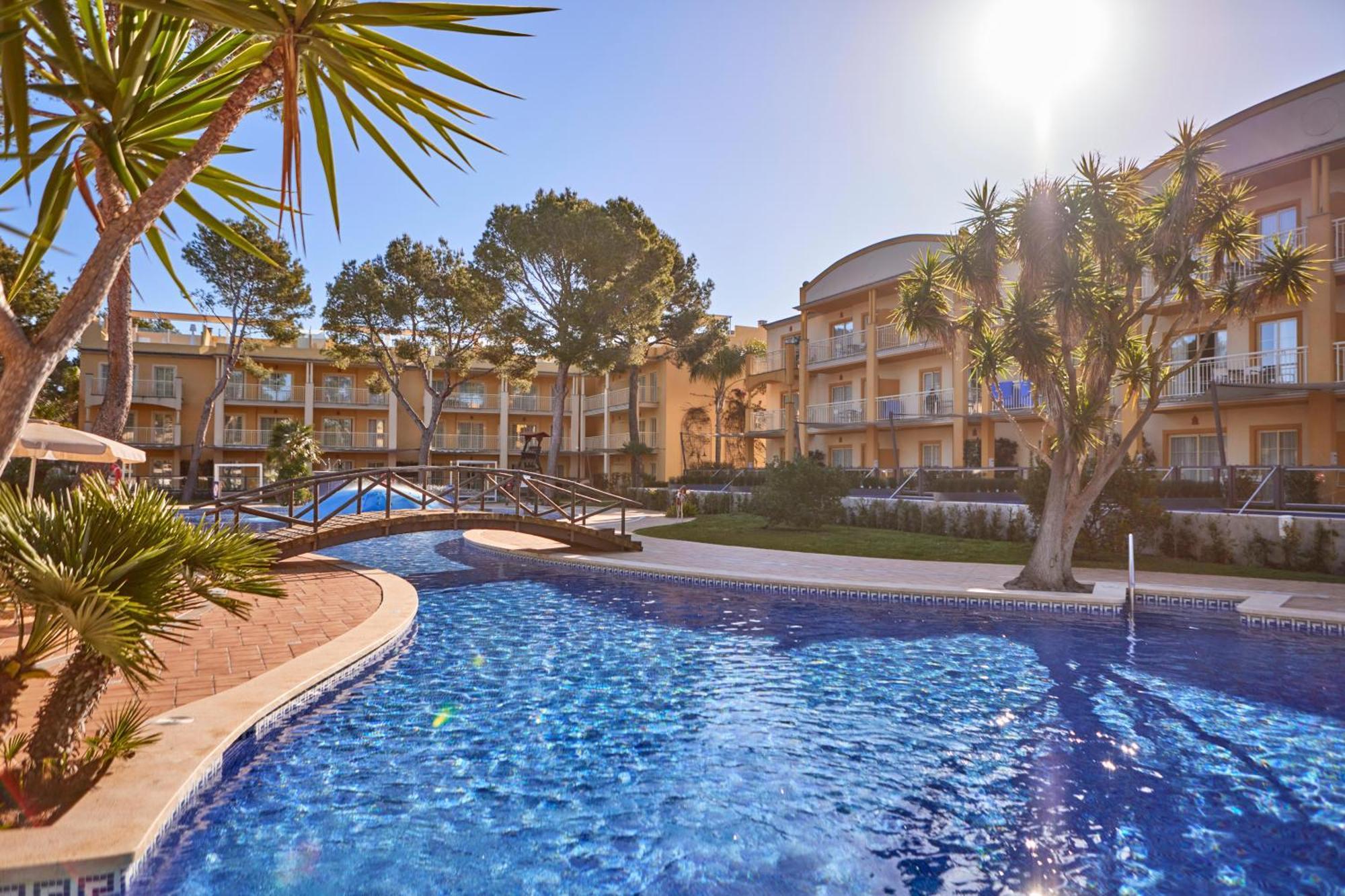 Aparthotel Zafiro Mallorca & 4*