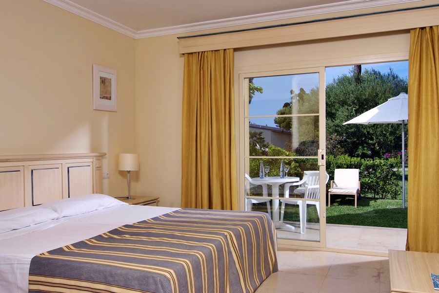 Aparthotel Zafiro Mallorca & 4*